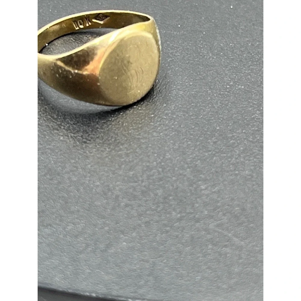 RJW Child Petite 10k Gold signet ring Sz 2.25 Vintage Gold Classic Ring SZ J
